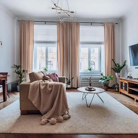 Szpitalna 20 Nr 8 *
