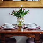 Szpitalna 20 Nr 8 *